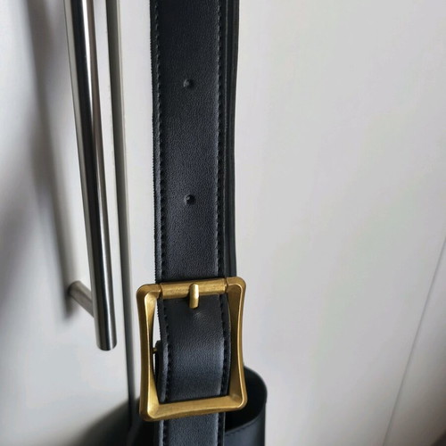 Black shoulder bag like new, medium size