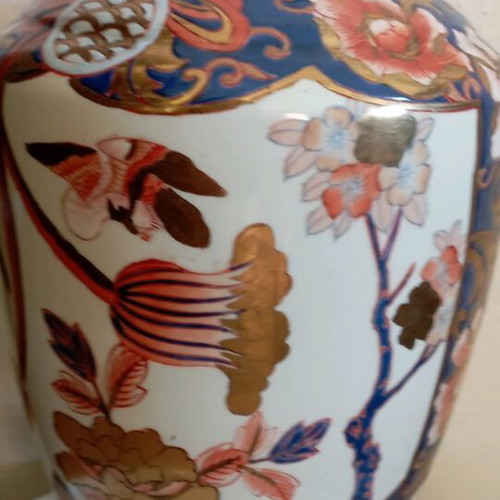 Imari style Japanese porcelain vase like new