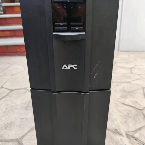 UPS APC Smart UPS SMT3000 3000VA used for repair