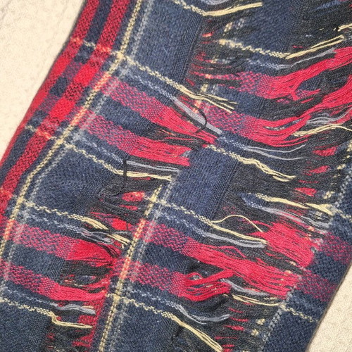 Plaid winter pashmina like new, red and blue