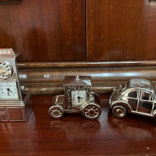 Miniature clocks like new, set of 10 analog tabletop
