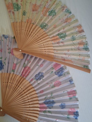 Hand fans like new, pack of 2, fabric and wood