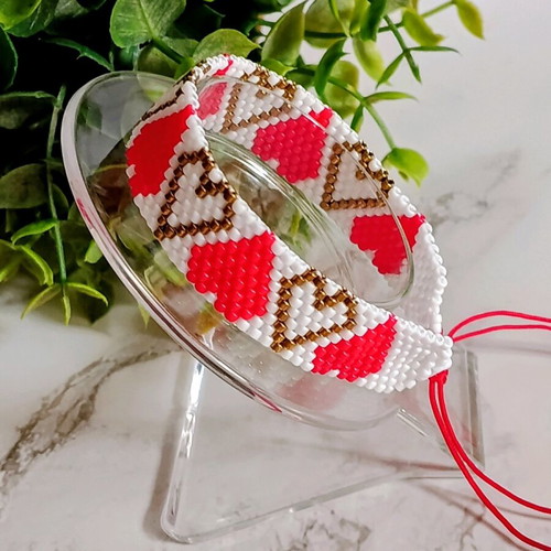 Handmade bracelet with heart beads Miyuki and macrame made to order