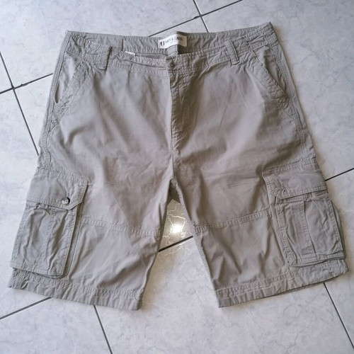Navy & Green men's cargo shorts No 38 like new, beige