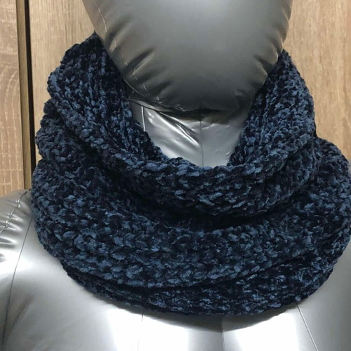 Avon neck scarf new blue