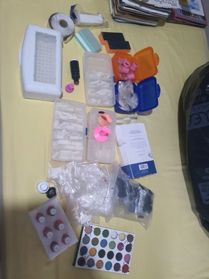 Υλικά για μανικιούρ σαν καινούργια, πακέτο με νύχια και αξεσουάρ