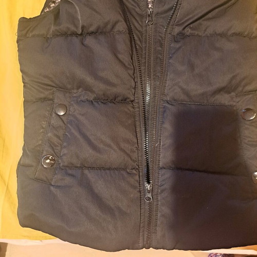 Black vest with double zipper and hood like new