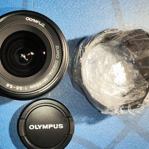 Olympus E-500 SLR Digital Camera 8.0 MPixel with Zuiko 14-45 Lens Like New