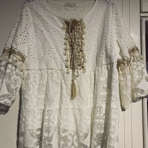 Women's white blouse with guipure lace and gold thread like new