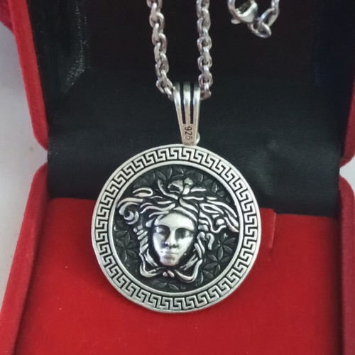 Silver 925 Medusa Necklace like new