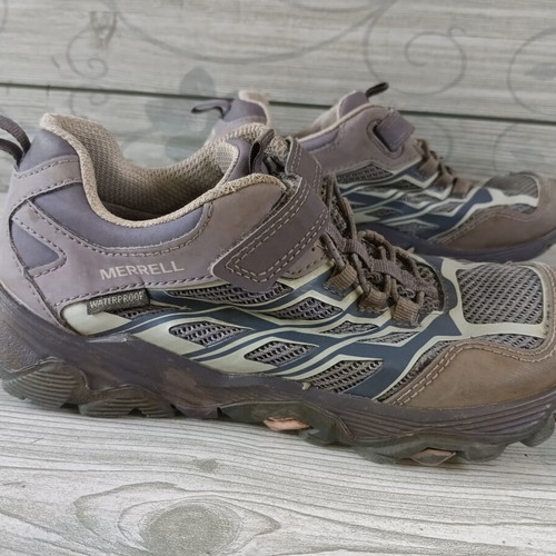 Merrell Waterproof Contragrip kids' sneakers size 33