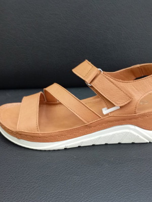 Leather platform sandals with anatomical insole, size 37