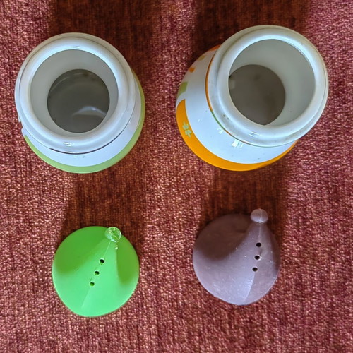 Salt and pepper set, two pieces
