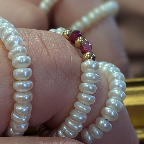 14K gold ring with natural pearls and 2 rubies