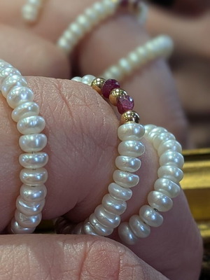 14K gold ring with natural pearls and 2 rubies
