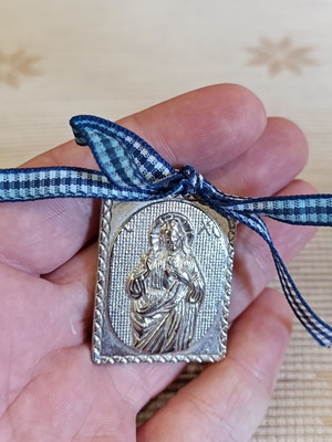Silver-plated cradle icon
