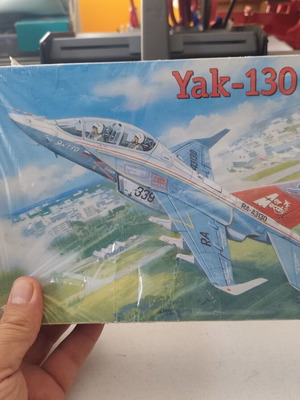 Yak-130 Model Airplane Kit 1/72 by Amodel new