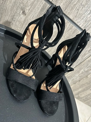 Black suede high-heeled sandals like new, size 36