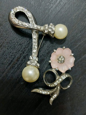 Pins pack of two used, silver faux bijoux vintage