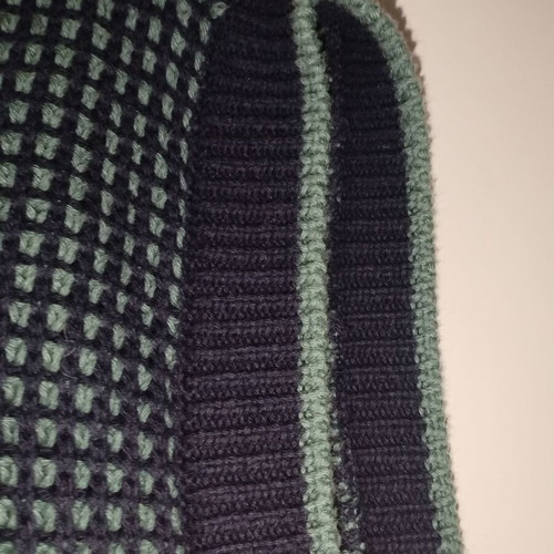 Izod knitted college-style vest like new, size L, blue and green