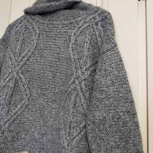 Zara gray pullover with beautiful knit, size S, like new