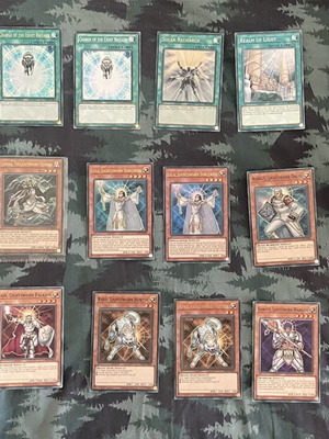 Πακέτο καρτών Yu-Gi-Oh! Lightsworn με σφραγισμένη Lumina και σπάνια Minerva