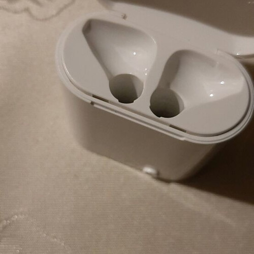 Bluetooth wireless earbuds new, white color, excellent sound quality