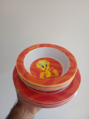 Warner Bros Tweety melamine plates set of 10, 5 shallow and 5 deep