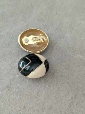 Vintage style geometric clip-on earrings like new, black and gold tone