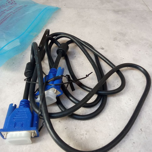 Computer cable for connection to monitors and electronic devices new