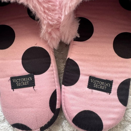 Victoria’s Secret pink slippers with polka dots and fur like new, size 36