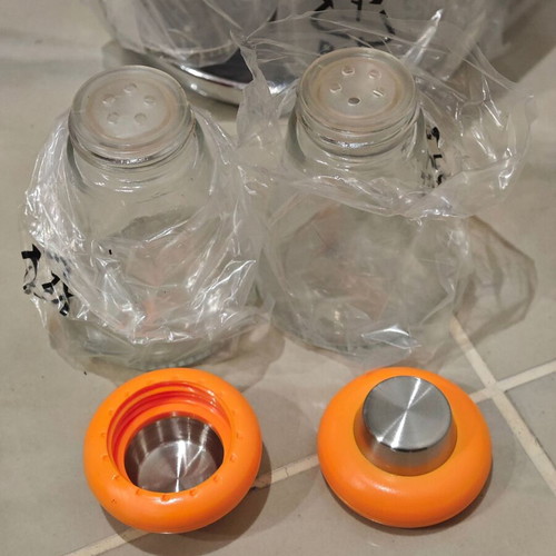 Rotating spice rack with 12 glass containers