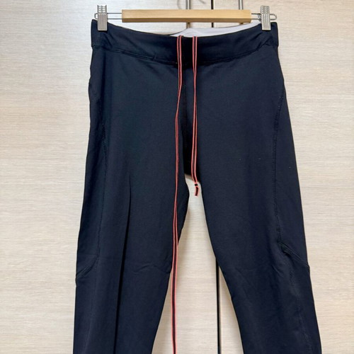Oysho sports gym leggings size M, like new, black with zipper and hidden pocket