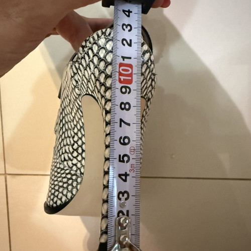 Nine West snakeskin pattern sandals size 41 like new