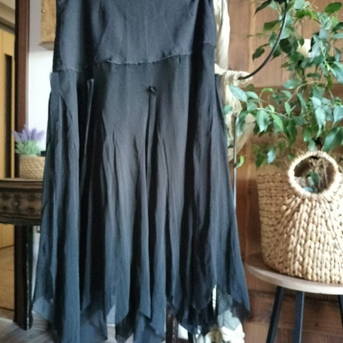 Black elastic skirt with basque and zipper