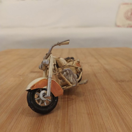Vintage metal decorative motorcycle miniature like new, white and orange