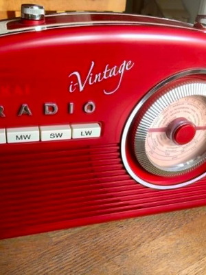 Akai i-Vintage ραδιόφωνο σαν καινούργιο, κόκκινο με εφέ ξύλου