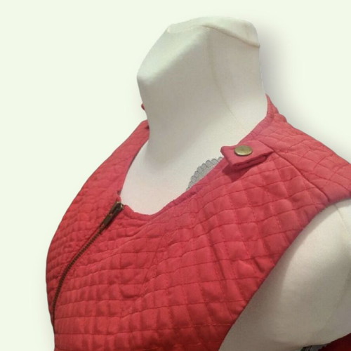 Sleeveless women's jacket medium red like new