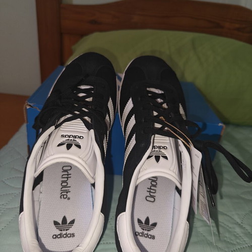 Adidas Originals Gazelle Unisex sneakers new, size 39, black and white