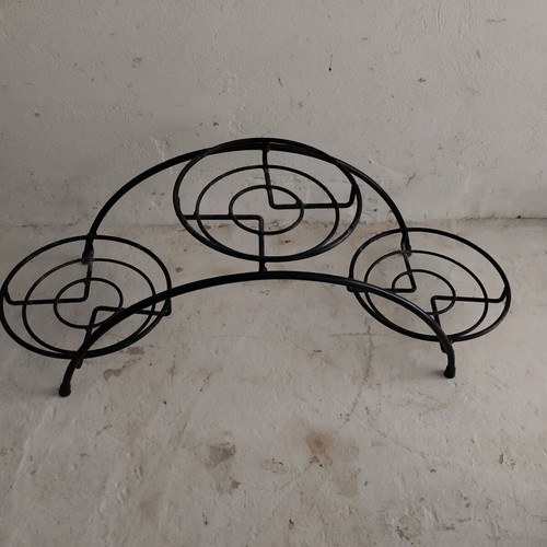 Iron base for 3 flower pots used