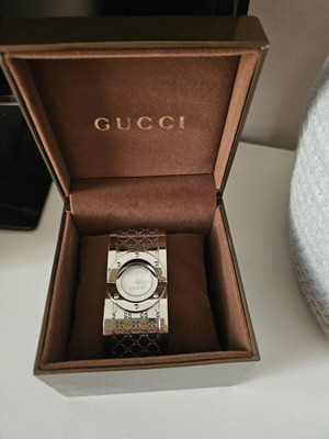 Gucci γυναικείο ασημί στρογγυλό ρολόι βραχιόλι σαν καινούργιο