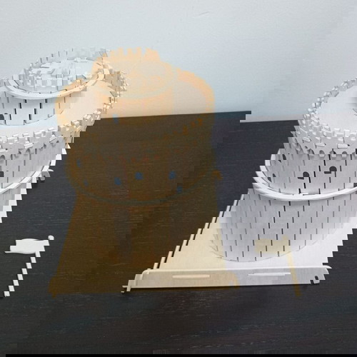 Декоративна конструкция Бялата кула употребявана, счупено знаме