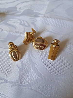 Avon collectible pins set of 4, like new, French perfumes