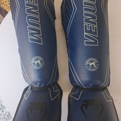 Venue shin guards size XL, like new, lightly used