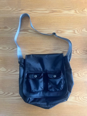 Columbia crossbody bag like new, black with grey strap