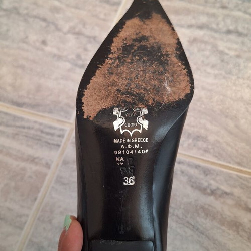 Black leather pointed pumps, size 36, 6cm heel