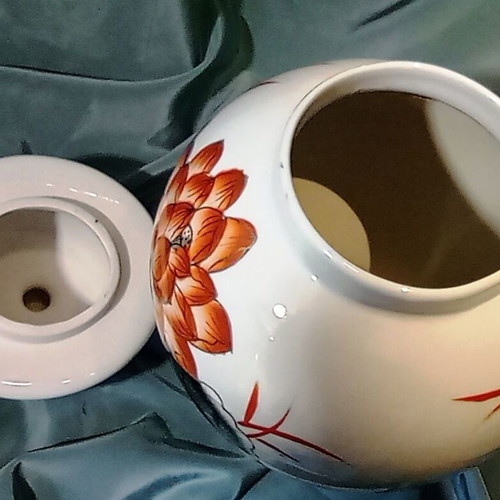Chinese porcelain jar with lid ginger jar type 31cm like new