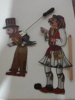 2 shadow theatre figures