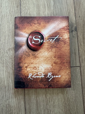 The Secret by Rhonda Byrne like new, psychology book