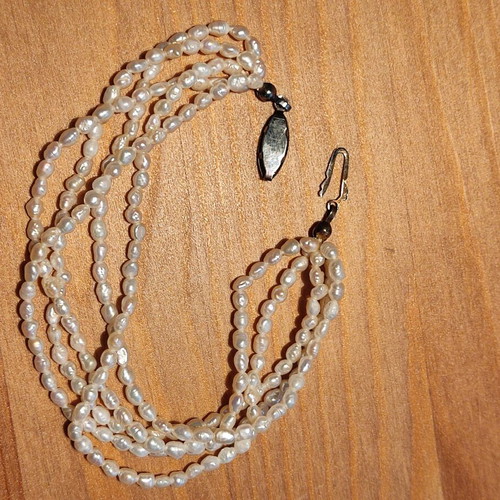 Vintage freshwater pearl bracelet in like new condition, 18cm